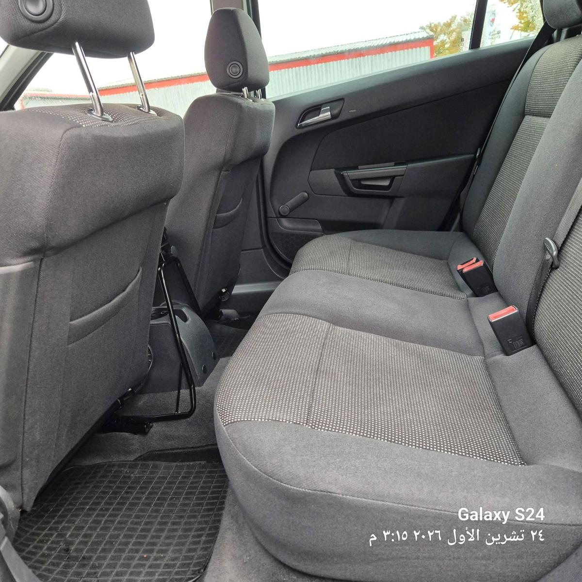 Opel Astra 2009 — photo 12