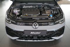 VW Golf 1.5 eTSI DSG R-Line| Pano | HuD | 18" VW Golf 1.5 eTSI DSG R-Line| Pano | HuD | 18"