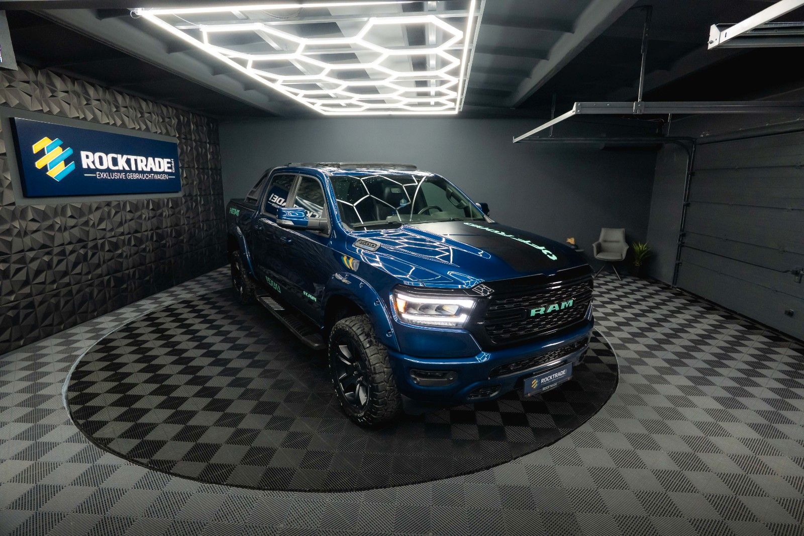 Fahrzeugabbildung Dodge RAM 5.7 V8 HEMI 4x4 NIGHT *Pano*LED* Unfallfrei