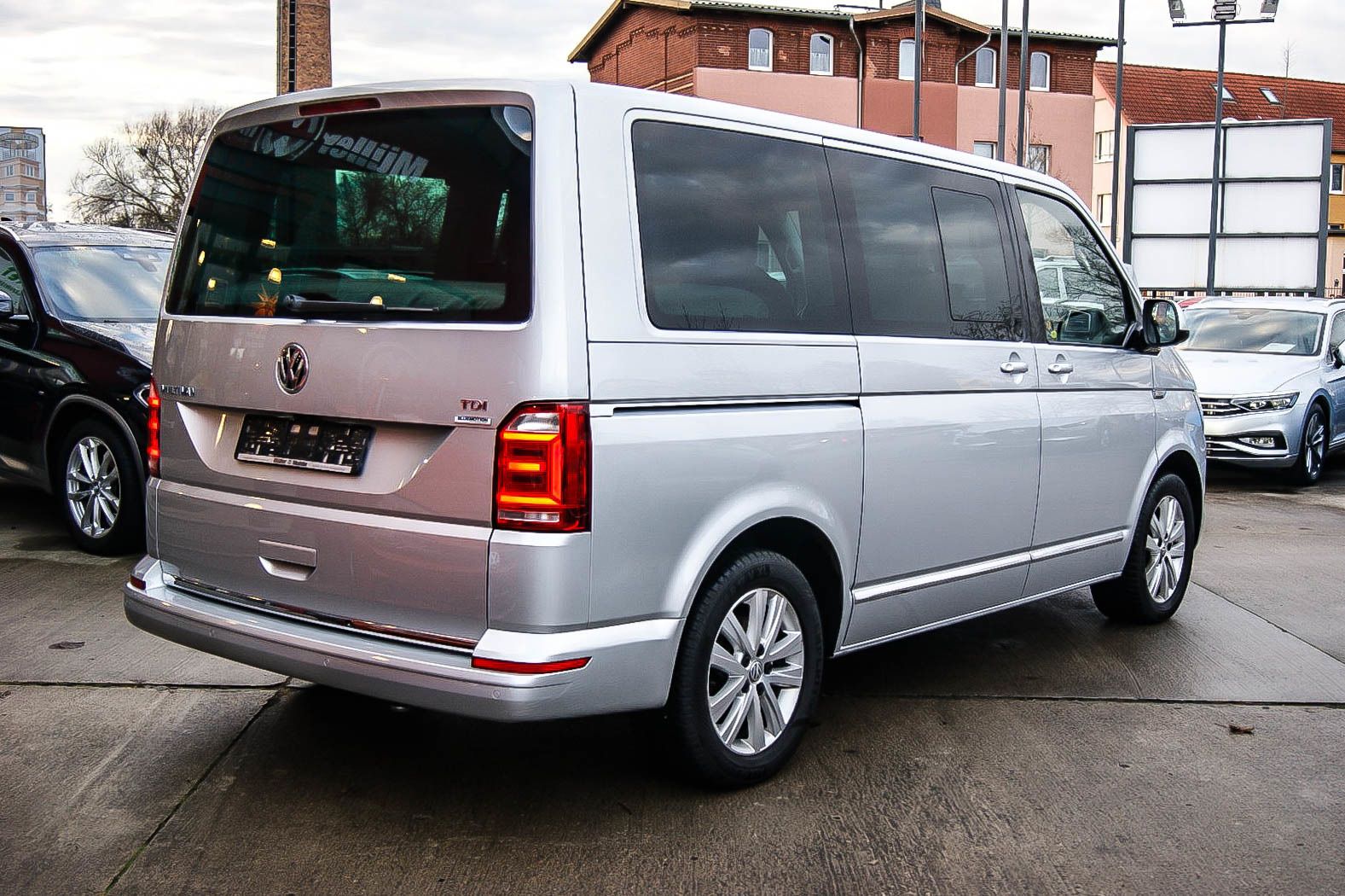 Fahrzeugabbildung Volkswagen T6 Multivan 20TDI DSG Highline 6-Sitze STHZ BETT