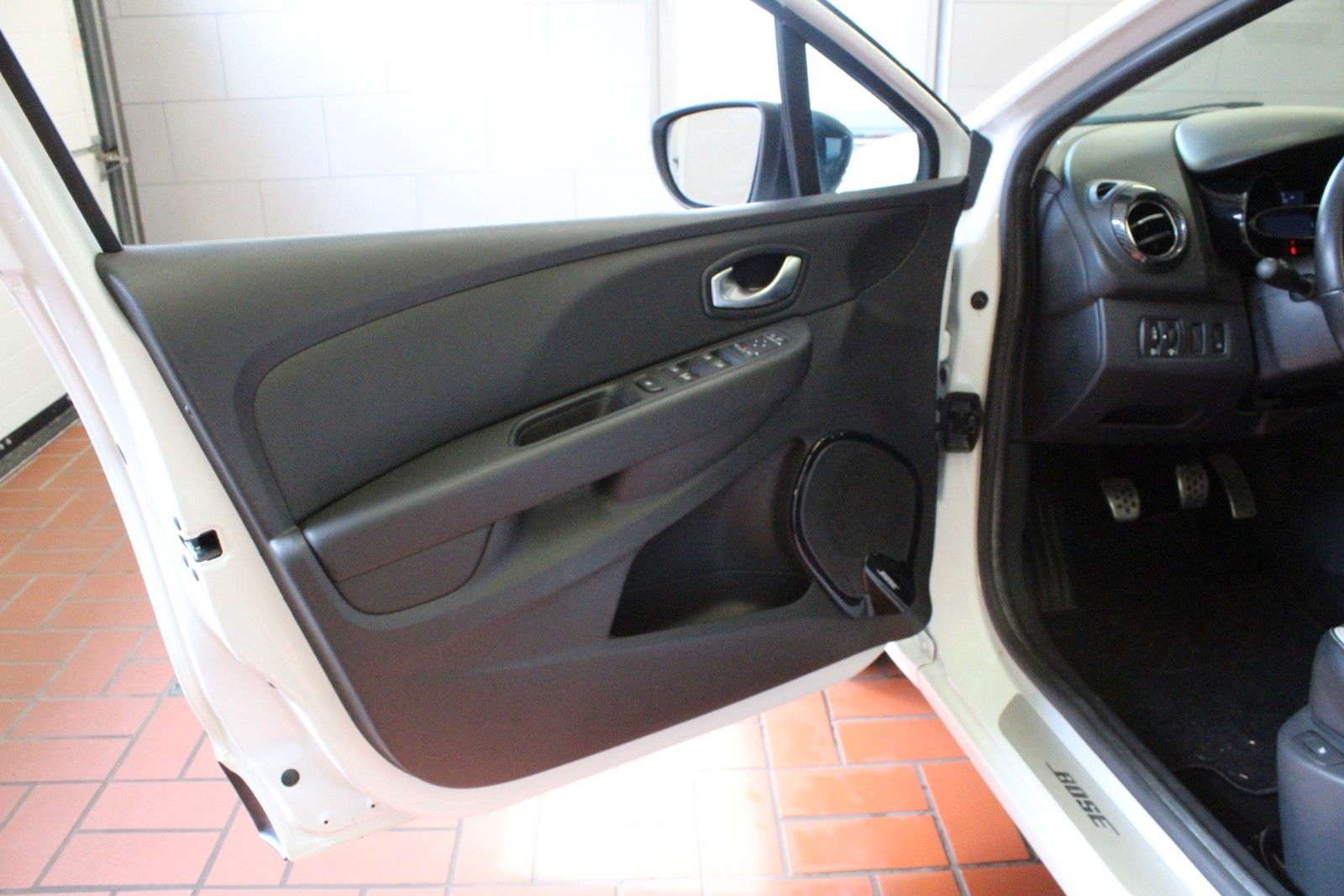 Fahrzeugabbildung Renault Clio TCe 90 IBose Edition *Navi*Klima*PDC*