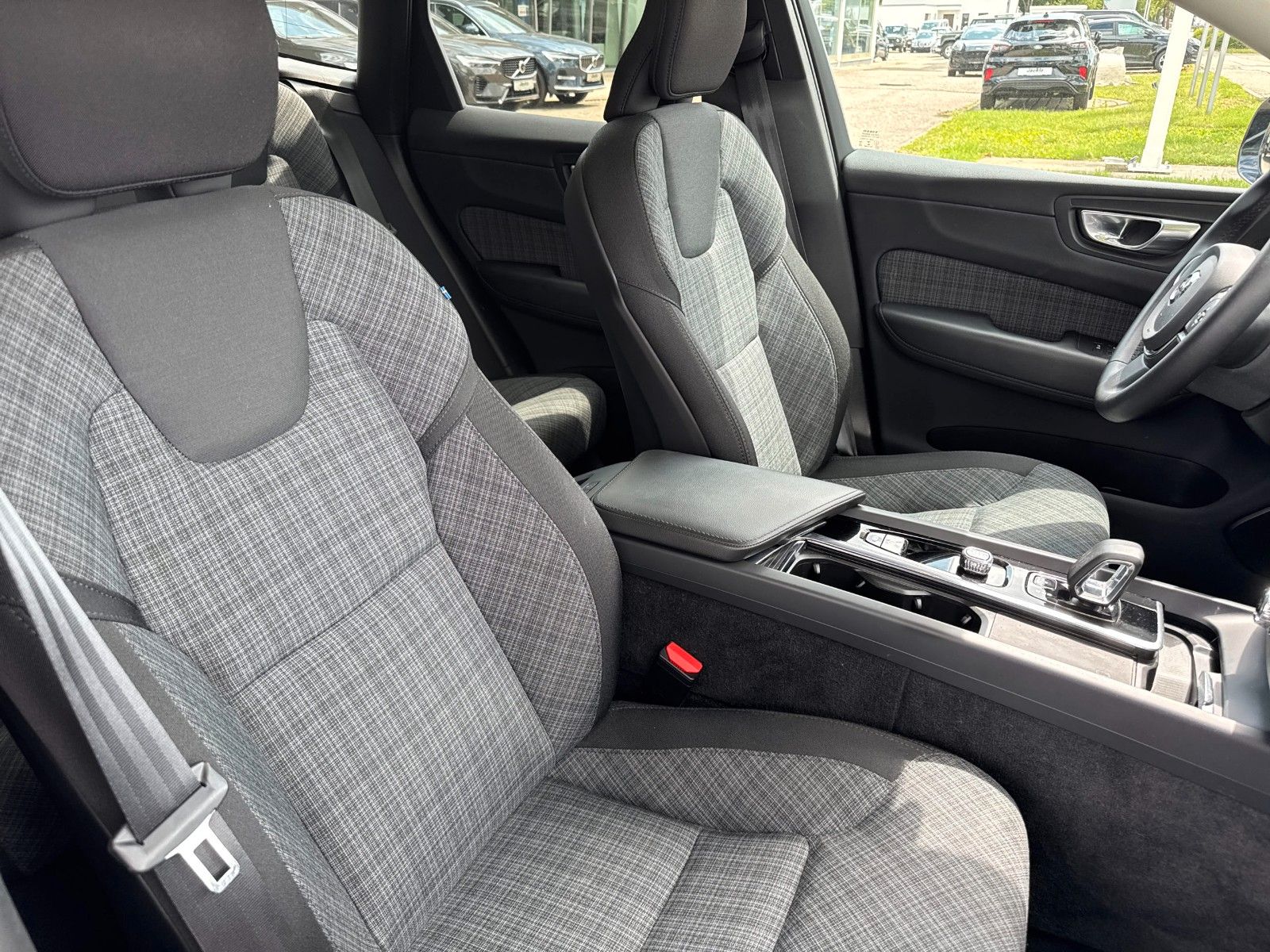 Fahrzeugabbildung Volvo XC60 Core Plug-In Hybrid, Anhängerkupplung