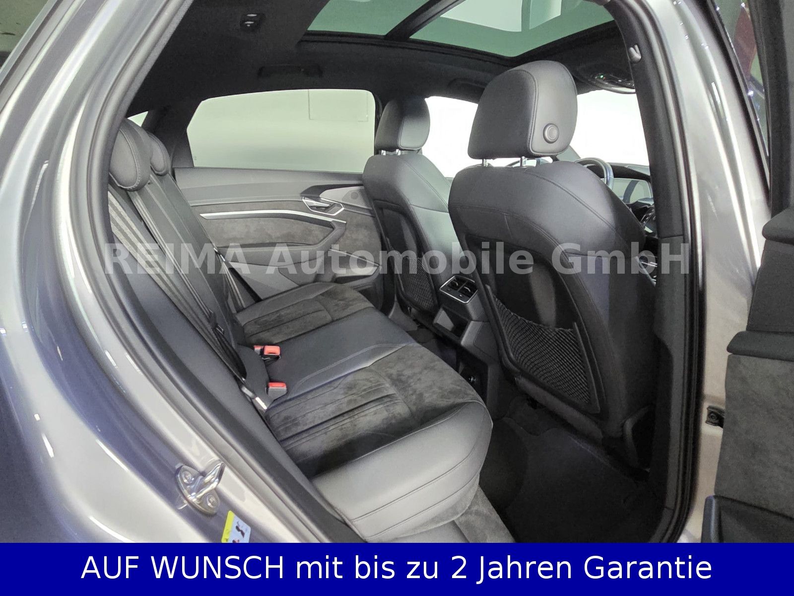 Fahrzeugabbildung Audi e-tron Sportback 55 quattro, Matrix, ACC