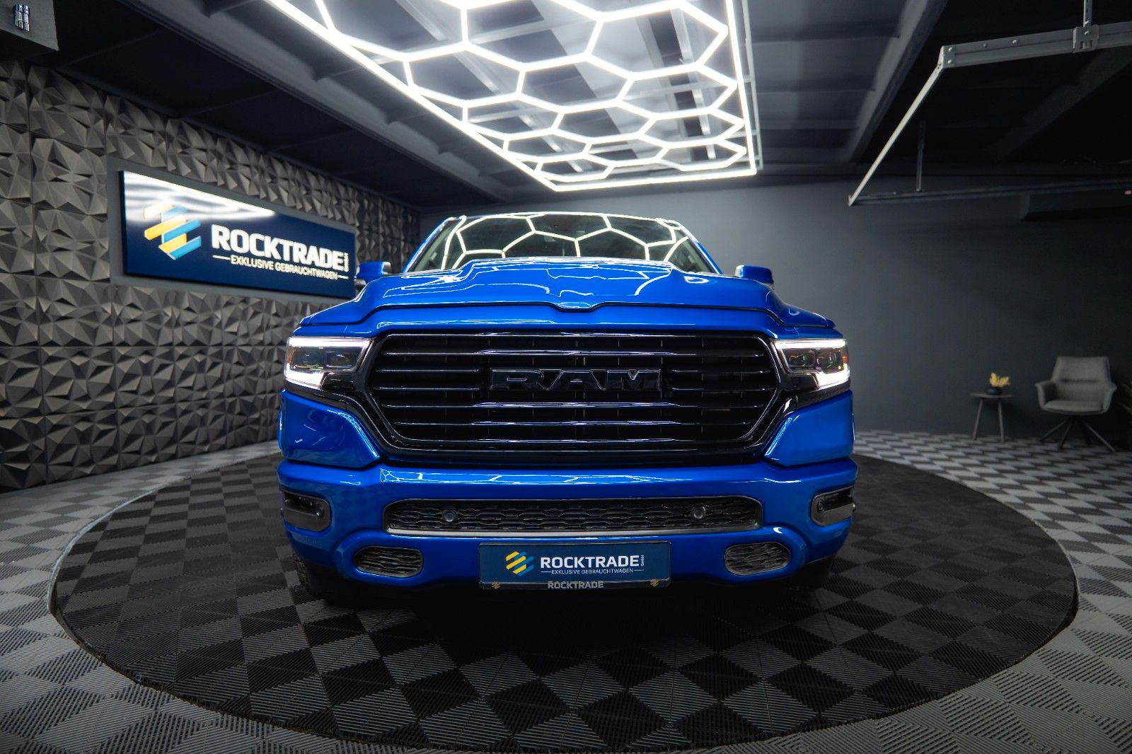 Fahrzeugabbildung Dodge RAM 5.7 V8 HEMI 4x4 OFFROAD Night Limited 19%