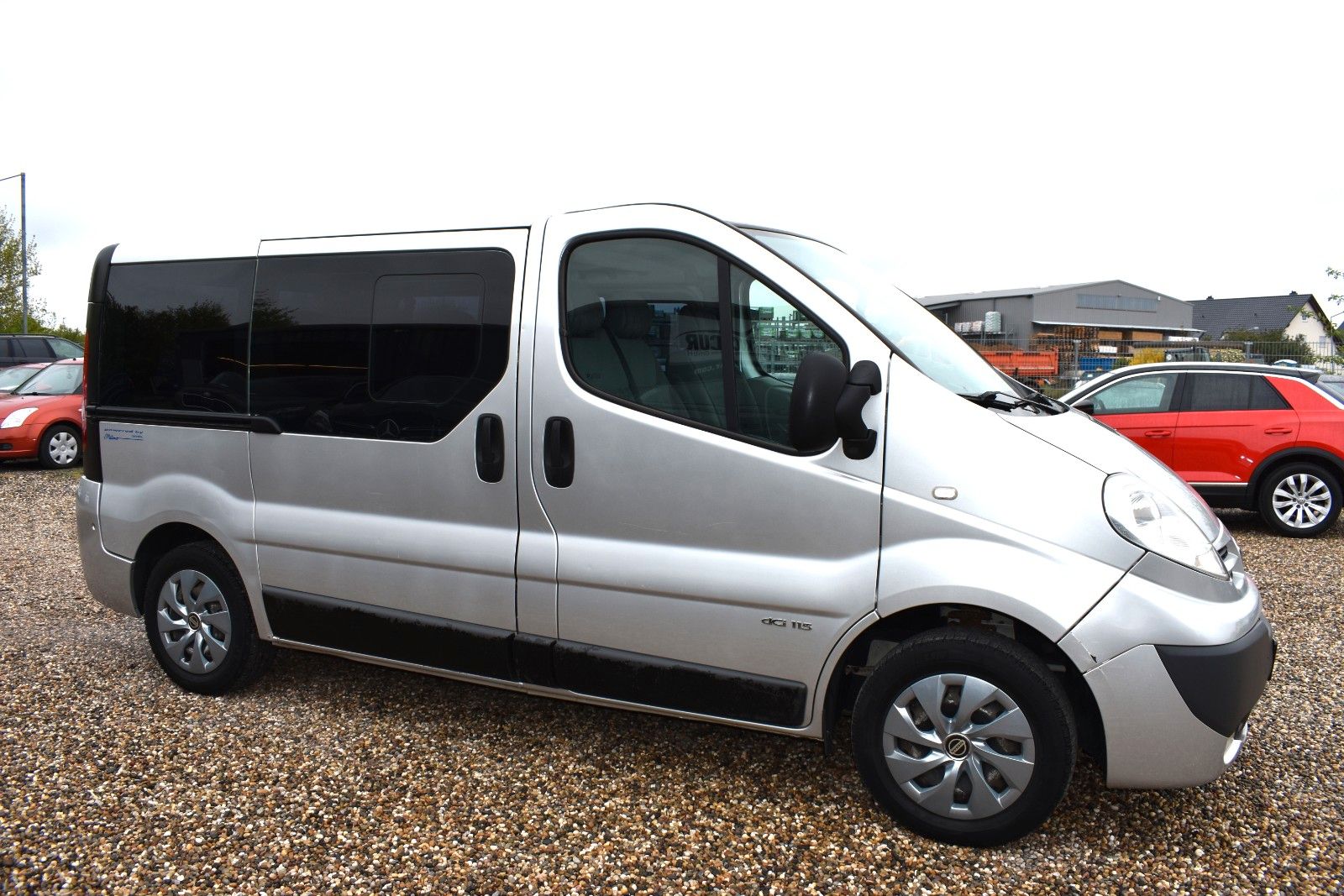 Fahrzeugabbildung Nissan Primastar Kombi L1H1 2.7t 9.Sitzer AHK Klima