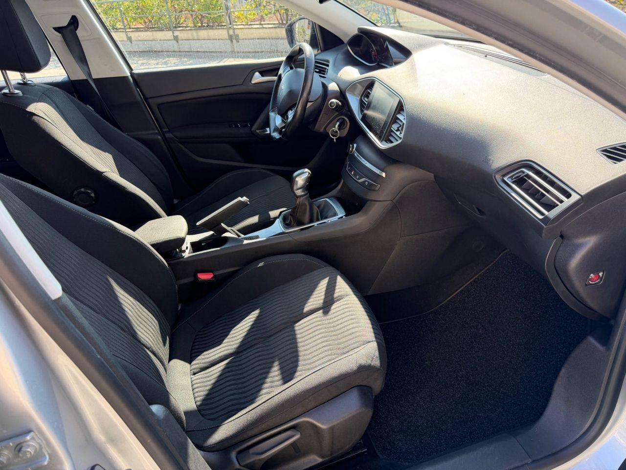 Peugeot 308 2015 — photo 13