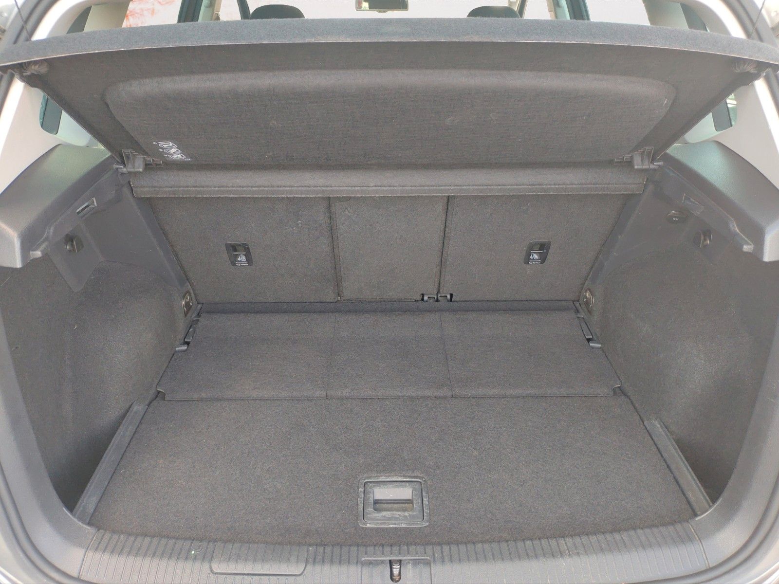 Fahrzeugabbildung Volkswagen Golf Sportsvan VII Lounge ! Navi ! PDC ! SHZ !