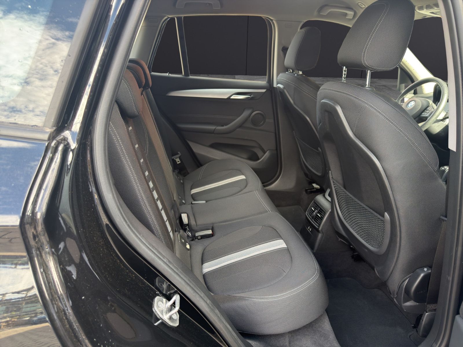 Fahrzeugabbildung BMW X1 sDrive 18 i Advantage PDC*Shzg*2-Zo.Klima*