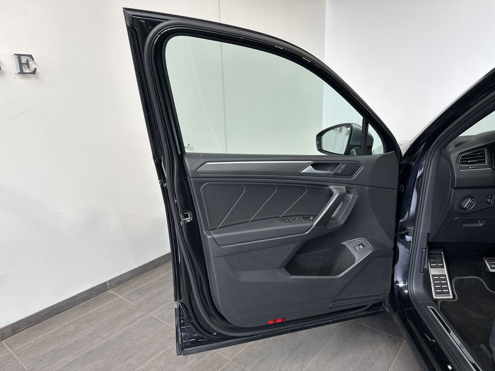 Fahrzeugabbildung Volkswagen Tiguan Allspace 4Motion R-Line NAV+IQ-LIGHT+PANO