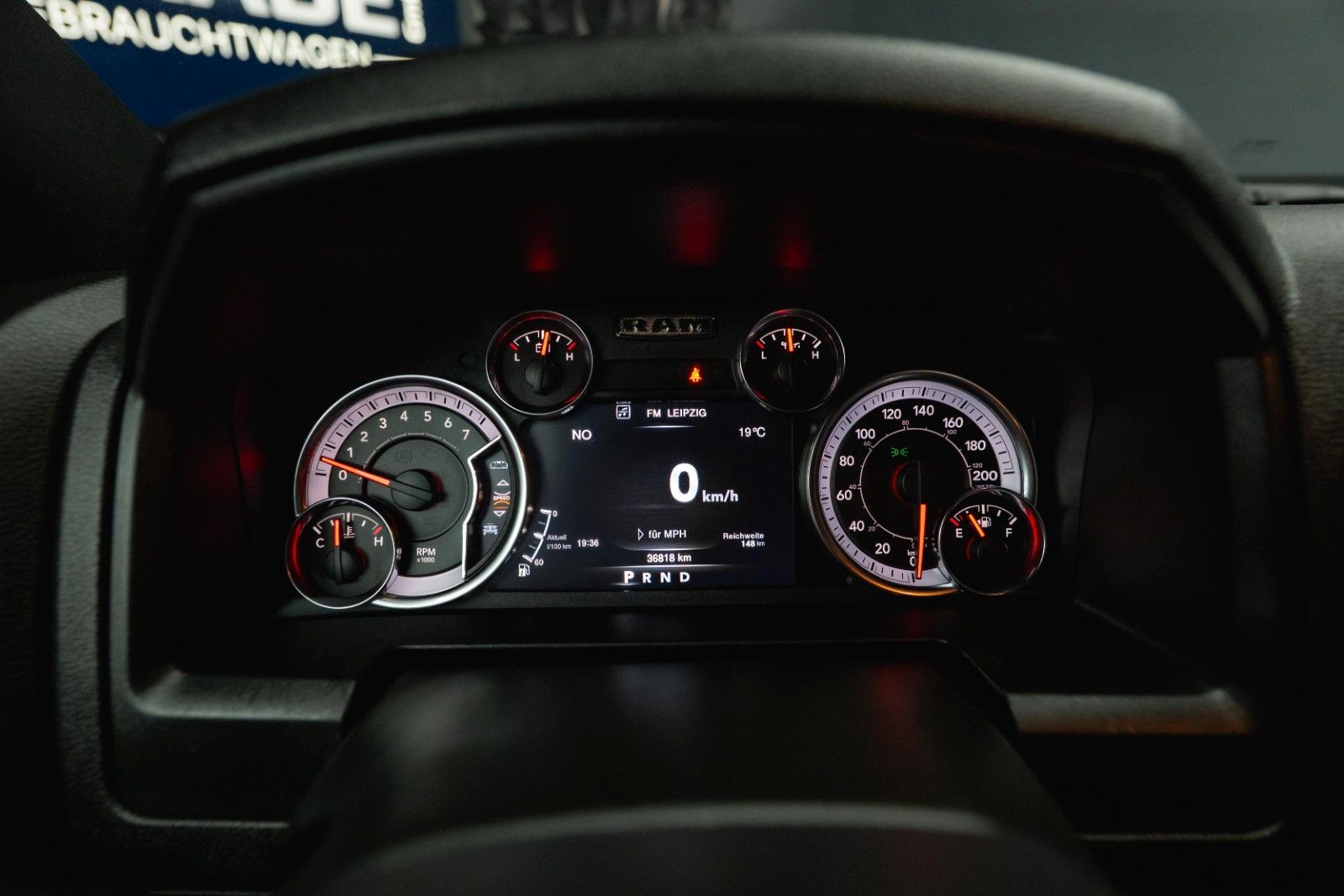 Fahrzeugabbildung Dodge RAM 5.7 V8 HEMI 4x4 OFFROAD Night HarleyDavidson