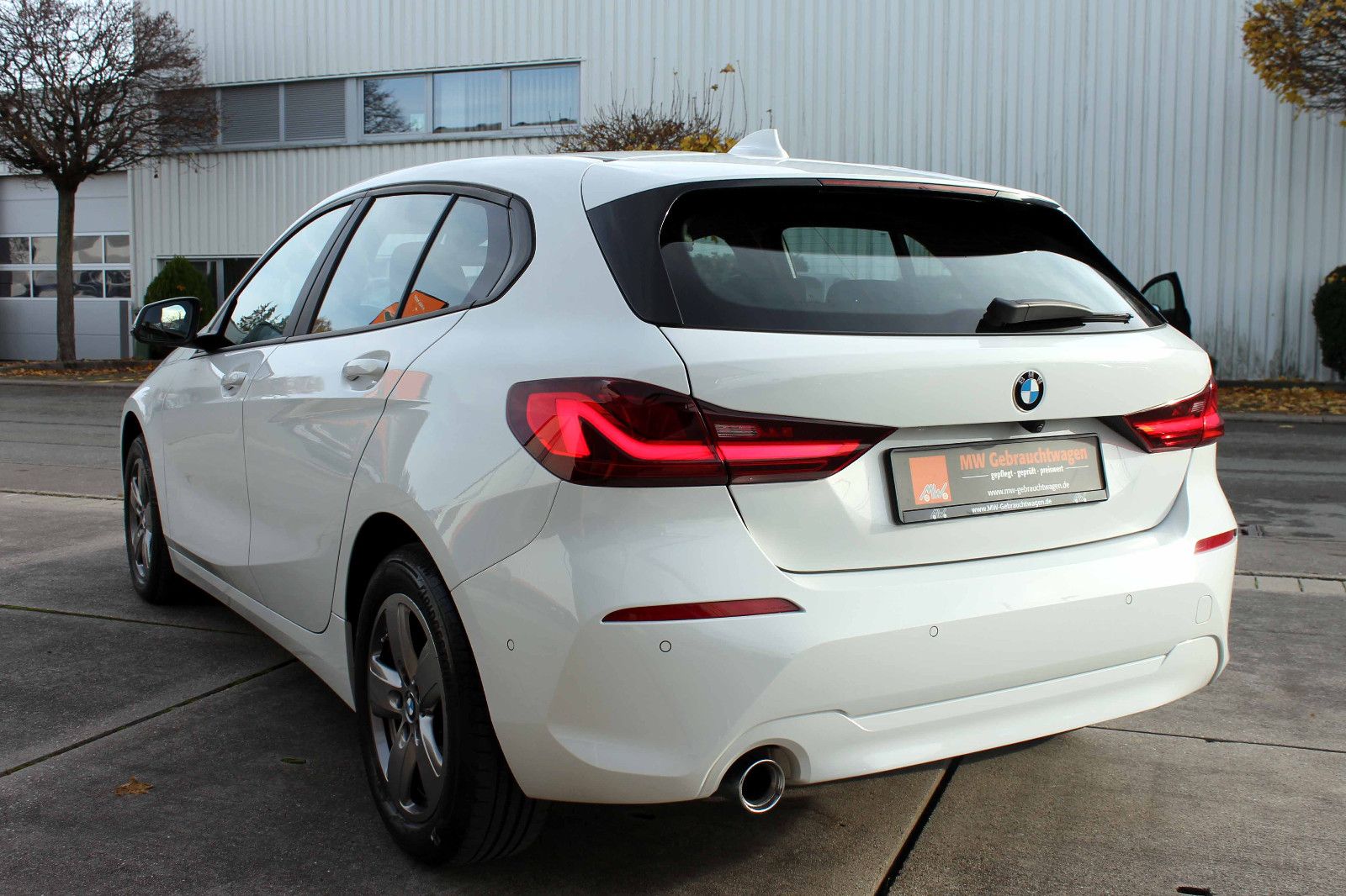 Fahrzeugabbildung BMW 118i Advantage Steptr. Temp. PDC KAM NAV LED SHZ