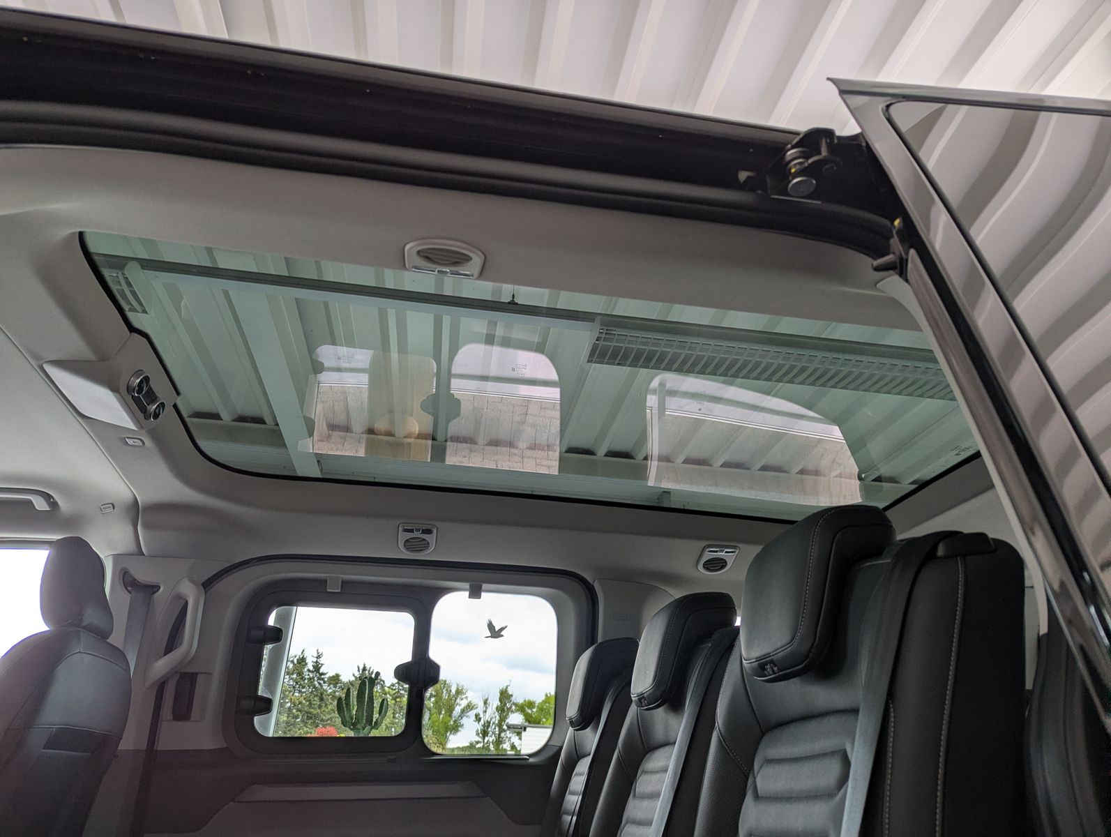 Fahrzeugabbildung Ford Tourneo Custom 320 Titaniu-X Leder Pano StHz AHK