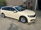 Volkswagen Passat Variant PANORAMADACH NAVI - mit Diesel-Antrieb: Taxi, Kombi