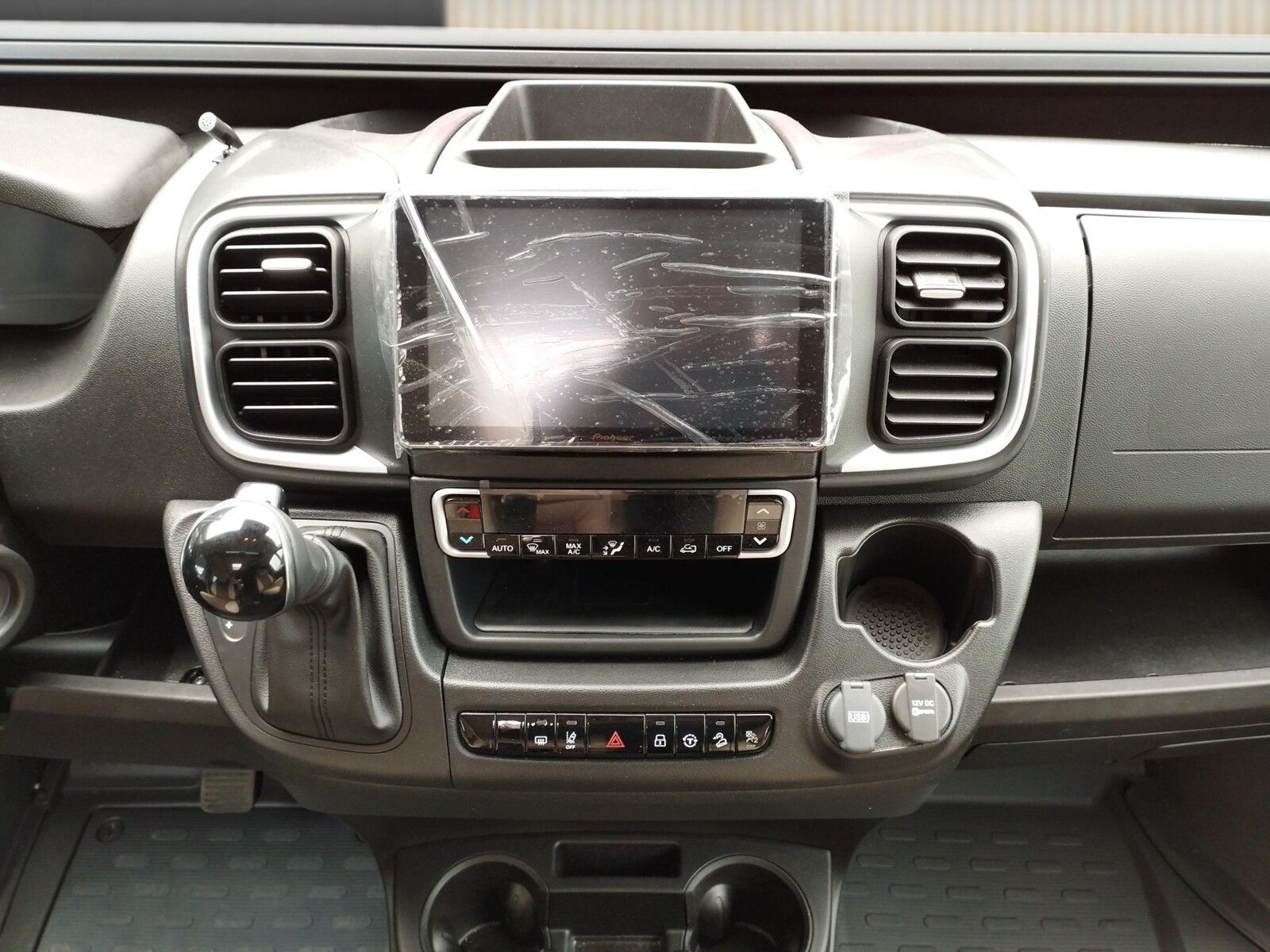 Fahrzeugabbildung Eura Mobil Van V 635 EB Automatik, 180 PS, Fahrassistenz
