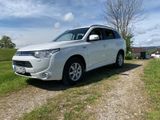 Mitsubishi Plug-in Hybrid Outlander 2.0 Plug-In Hybrid ... - Mitsubishi: Plug In