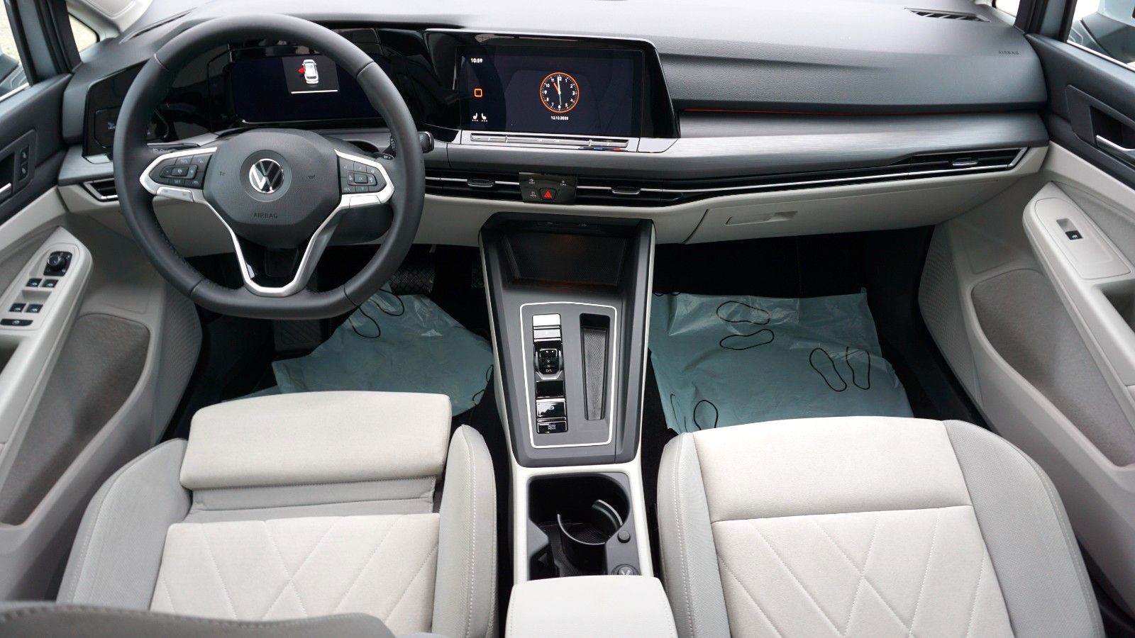 Fahrzeugabbildung Volkswagen Golf VIII Variant Style, Navi,LED,HUD,Kamera +WR