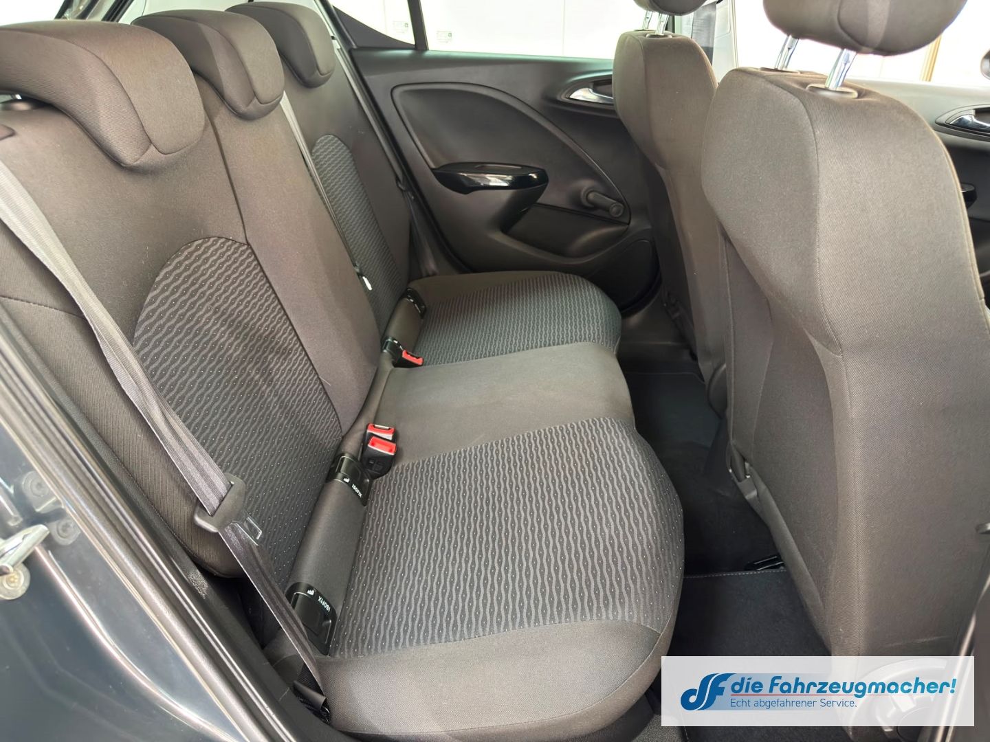 Fahrzeugabbildung Opel Corsa E drive Automati SHZ LenkradH Temp PDC Ber