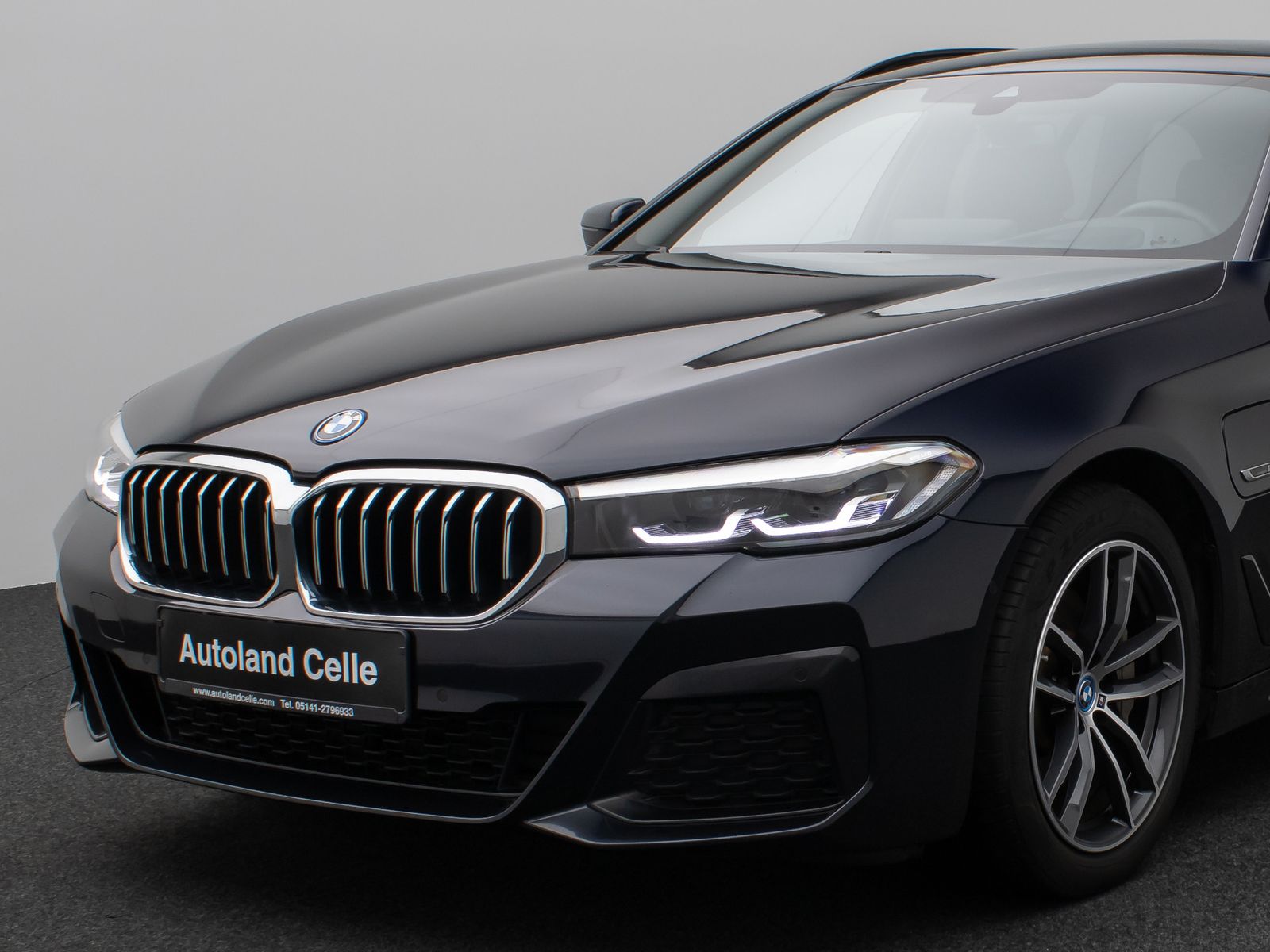 Fahrzeugabbildung BMW 530e xD M Sport Panorama Kamera HUD DAB HiFi