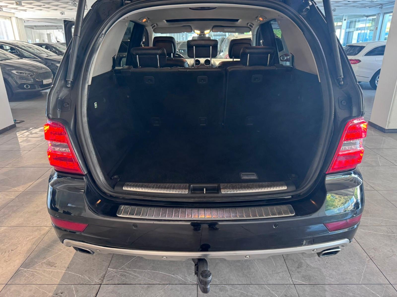 Mercedes-Benz ML 300 CDI BE Sportpaket *Automatik*AHK 3,5t *