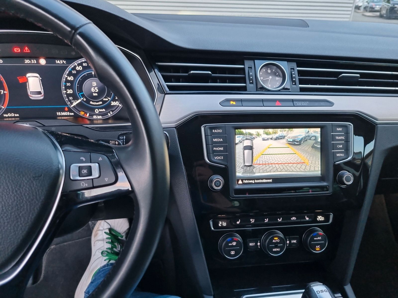 Fahrzeugabbildung Volkswagen Passat Variant 1.8 TSI DSG R-Line AHK eKLAPPE KA