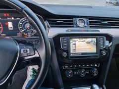 Fahrzeugabbildung Volkswagen Passat Variant 1.8 TSI DSG R-Line AHK eKLAPPE KA