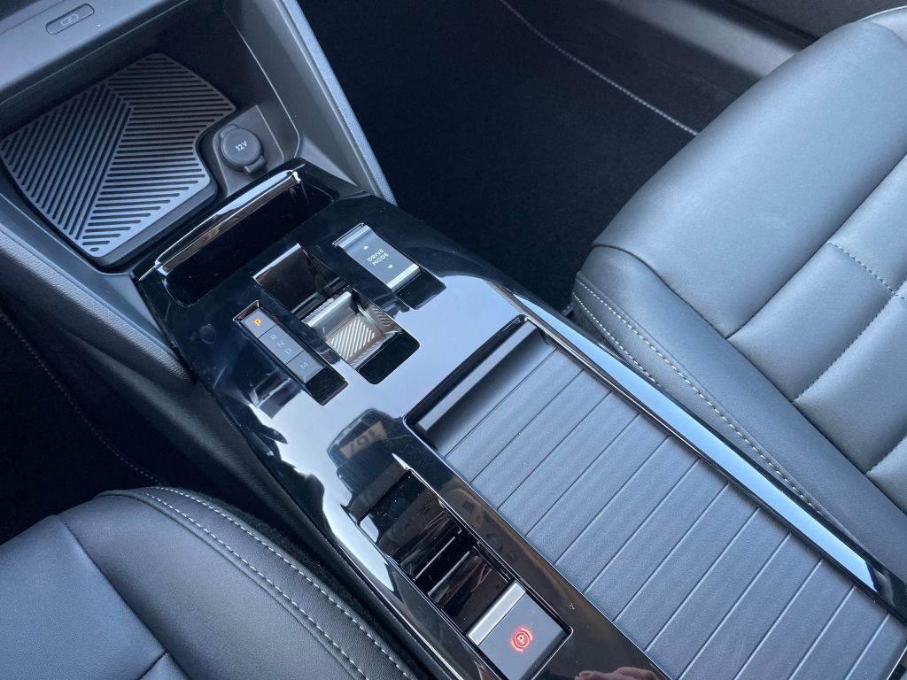 Fahrzeugabbildung Citroën C4 Hybrid 145 Automatik MAX *Winter- u. Techno-P