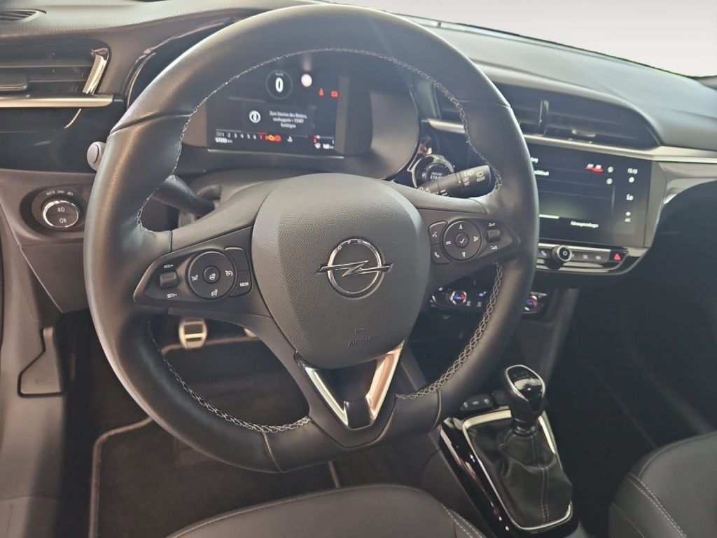 Fahrzeugabbildung Opel 1.2 Turbo Ultimate, Alcantara, Navi, Matrix