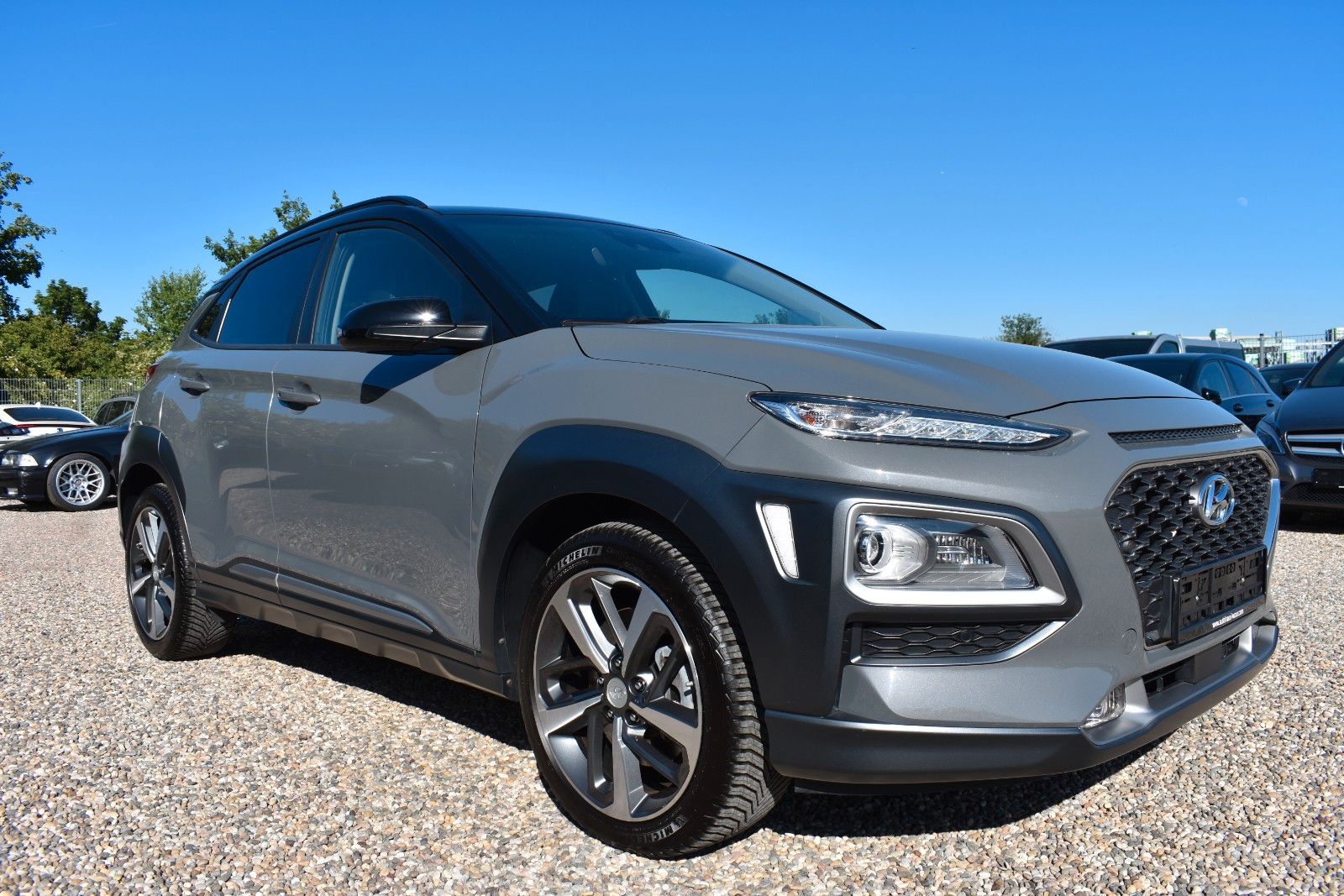 Fahrzeugabbildung Hyundai Kona Premium 4WD HUD LED ACC Automatik 1.Hand