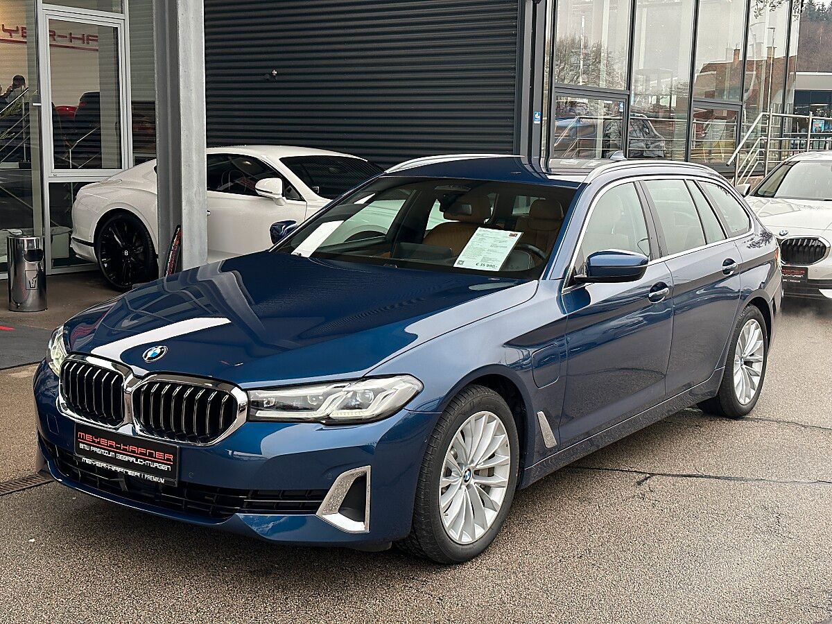 BMW 530e xDrive Touring Luxury Line Aut. / Head U...