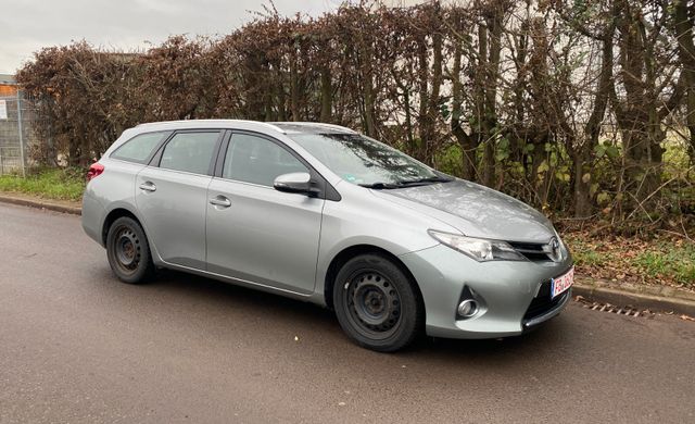 Toyota Auris Touring Sports Life+