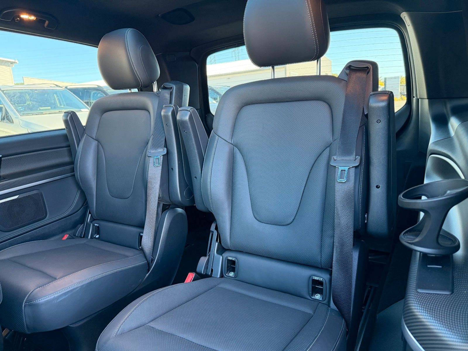 Fahrzeugabbildung Mercedes-Benz V 300 d EXCLUSIVE ED AMG AIRMATICAHK2,5to Pano