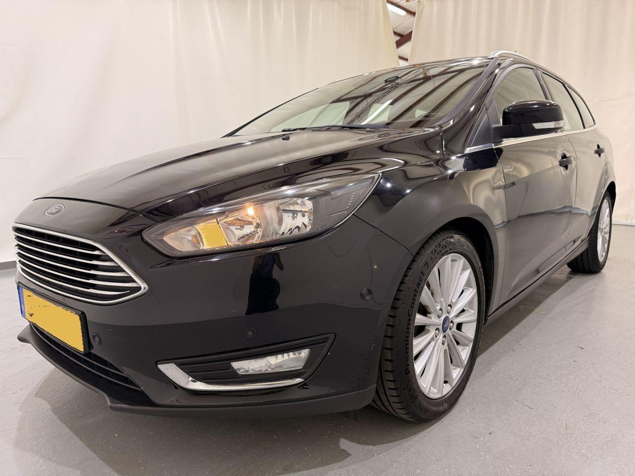 Ford Focus 2015 — салон