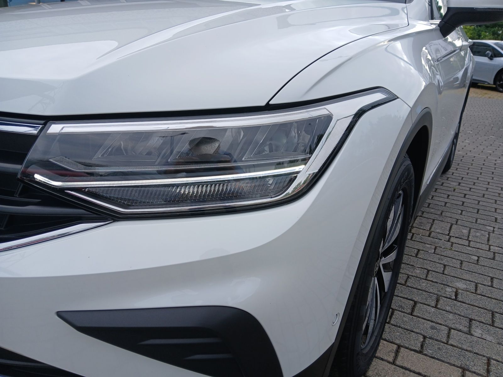 Fahrzeugabbildung Volkswagen Tiguan TSI Move DSG LED Navi ACC RFK SH LM