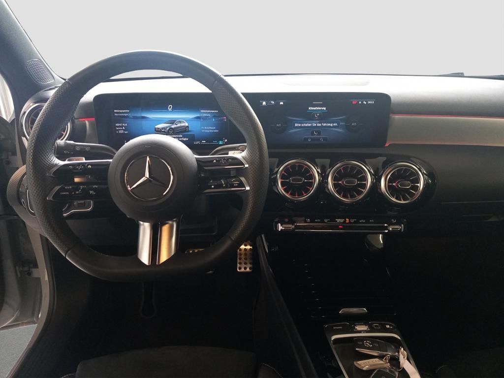 Fahrzeugabbildung Mercedes-Benz A 200 Kompaktlimousine AMG Line*Night Paket*LED