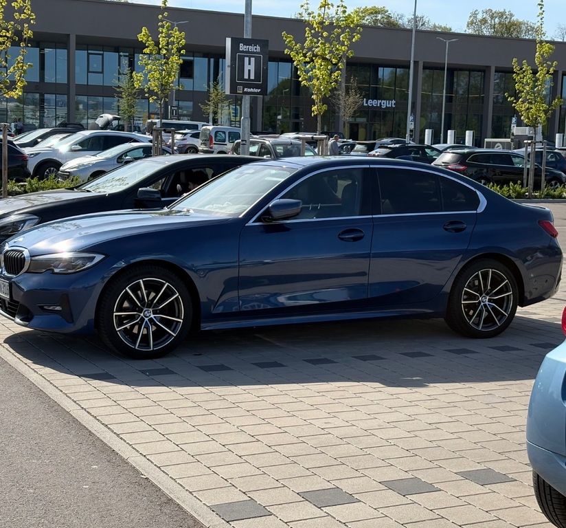 Image of BMW 320