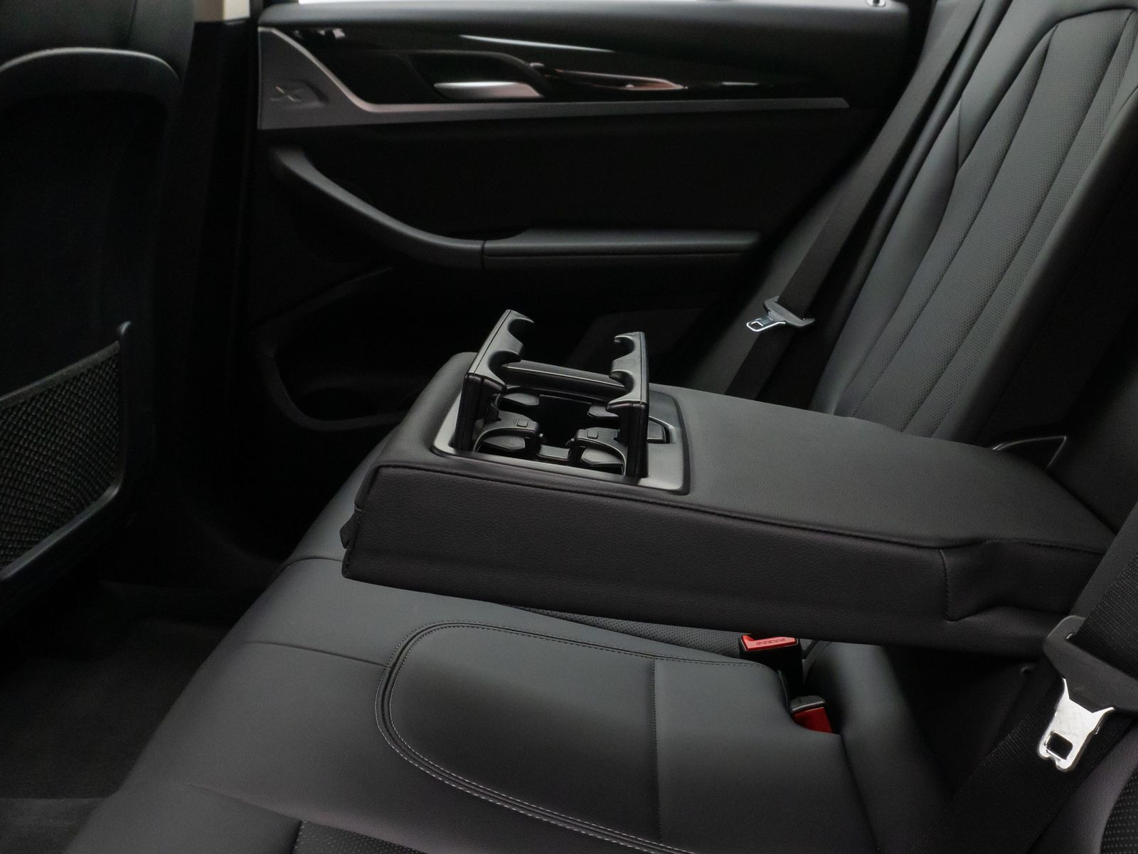 Fahrzeugabbildung BMW X3 xD30e Laser Kamera HUD DAB HiFi AHK Komfort