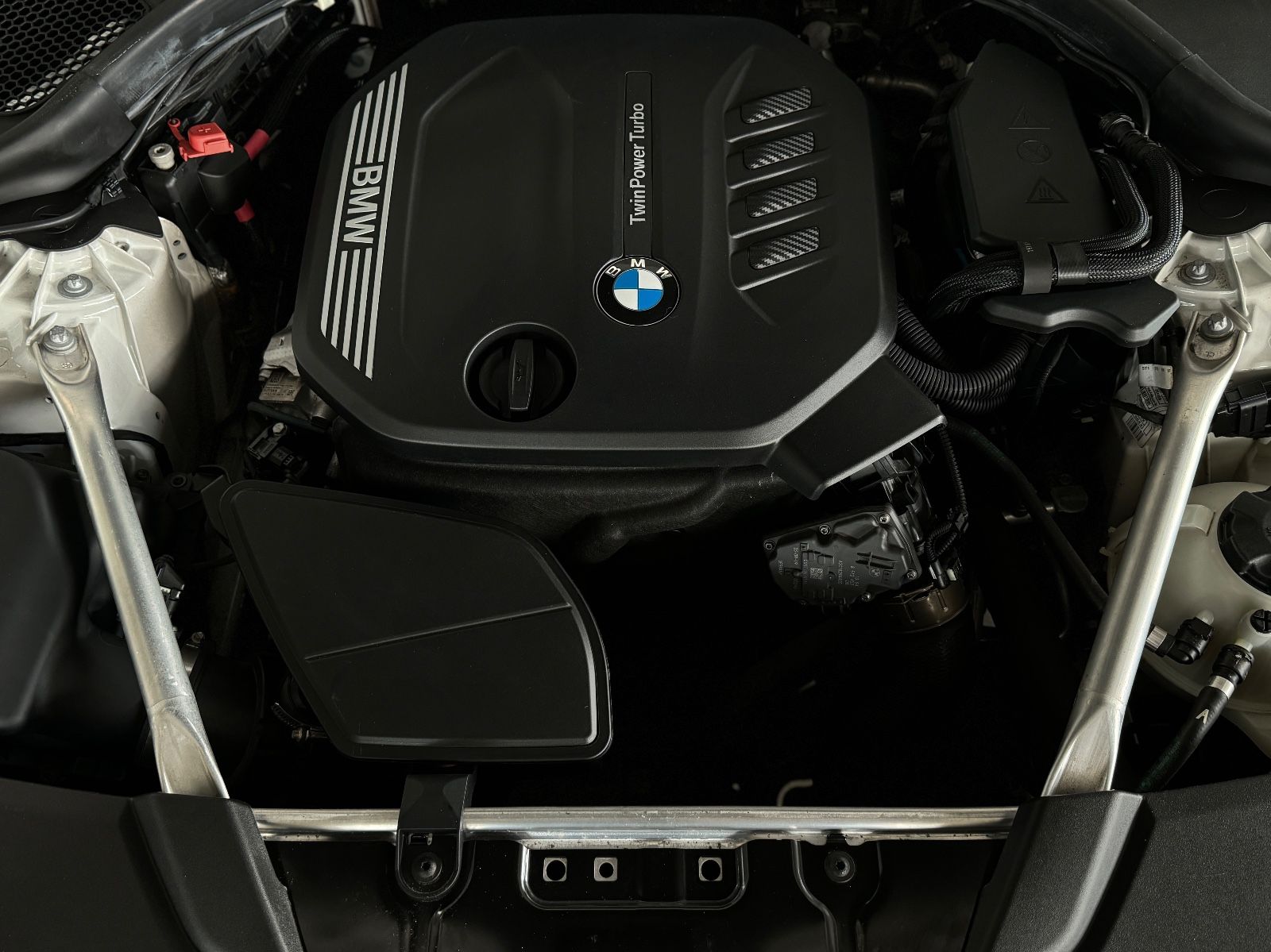Fahrzeugabbildung BMW 520d xD M Sport Panorama Kamera HiFi Alarm LED