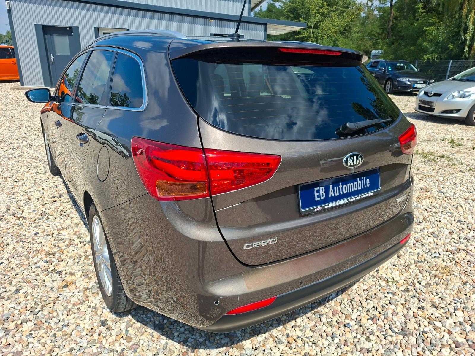 Kia cee'd 2015 — photo 22