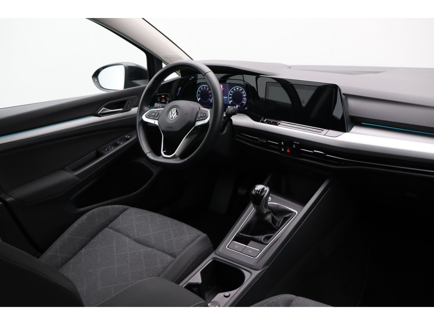 Fahrzeugabbildung Volkswagen Golf VIII Variant Life AHK SHZ ACC