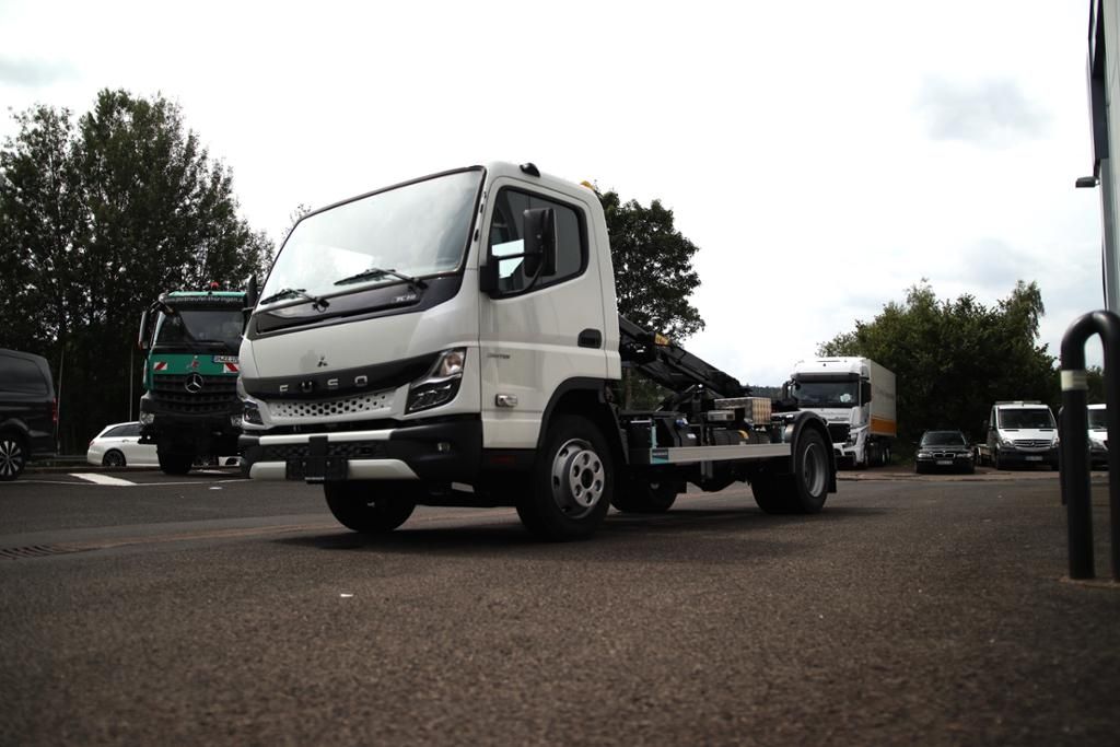 Fahrzeugabbildung FUSO CANTER 7C18 Hyva Lift Abrollkipper *