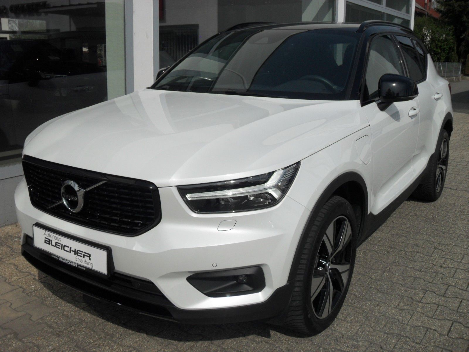 Fahrzeugabbildung Volvo XC 40 T5 R- Design Recharge Plug-In Hybrid