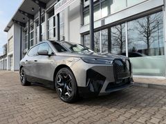 BMW iX M60 / SKY LOUNGE / SOFT CLOSE / AHK BMW iX M60 / SKY LOUNGE / SOFT CLOSE / AHK