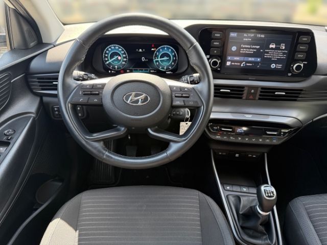 Fahrzeugabbildung Hyundai i20 Essential 1.2 T-GDI +CARPLAY+TEMPOMAT+SHZ+RF