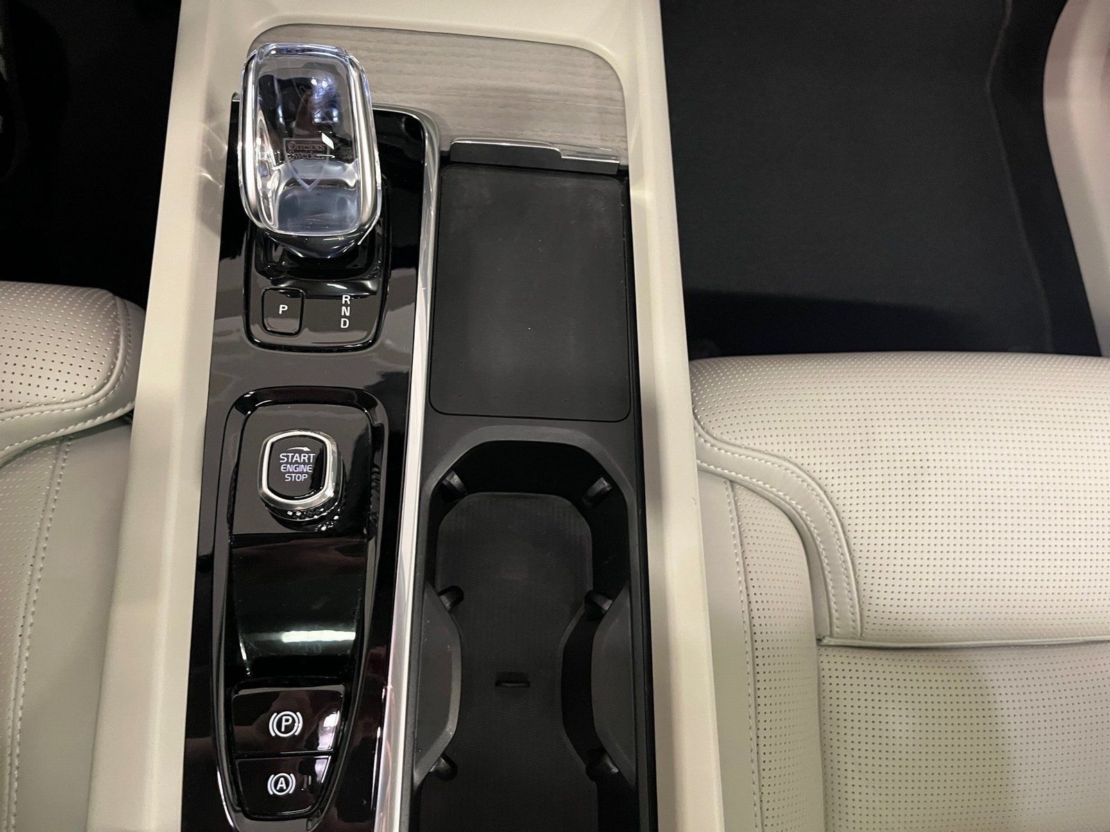 Fahrzeugabbildung Volvo XC 60 B5 AWD Inscription HUD*360°*Kardon*AHK*
