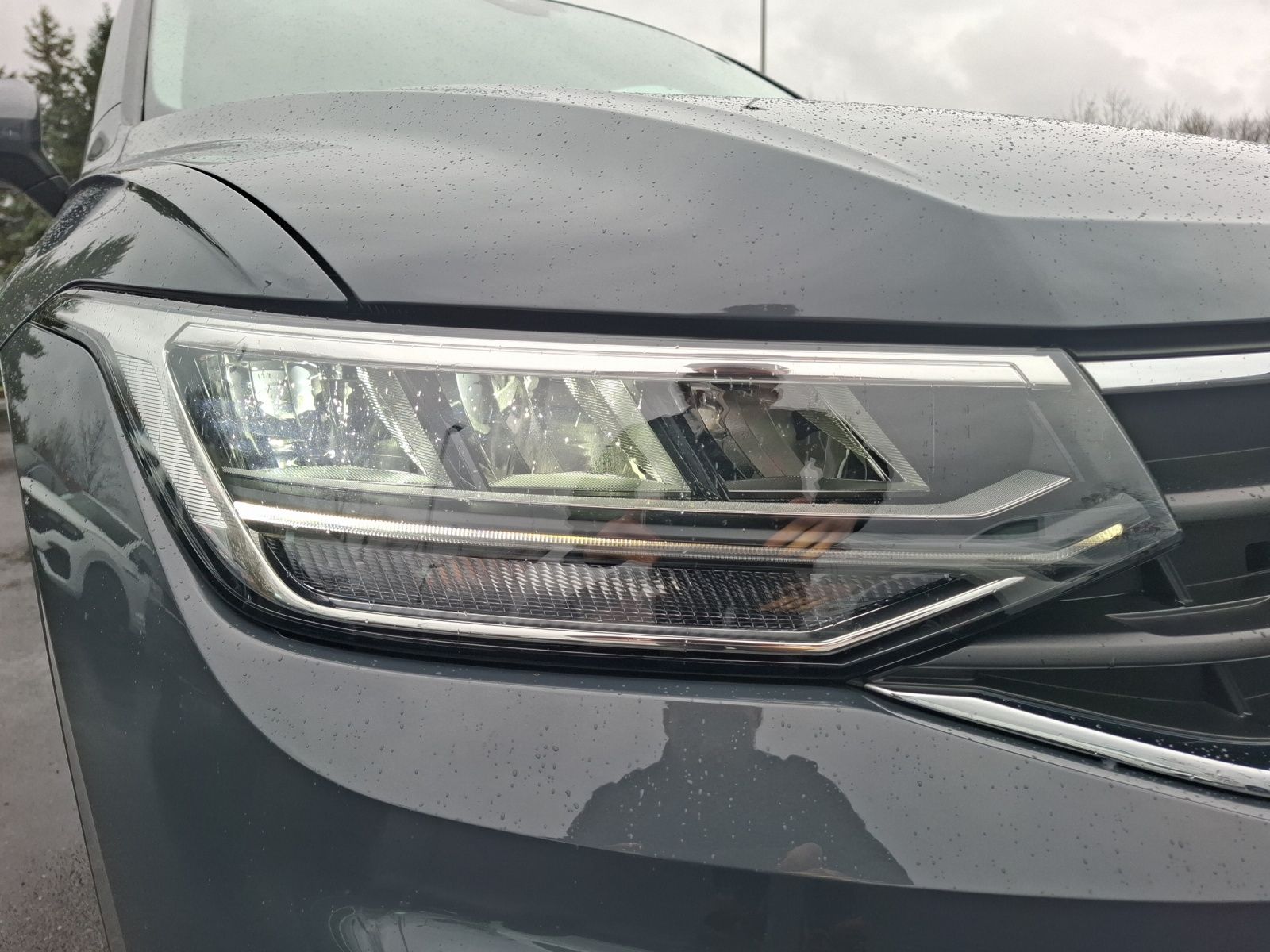 Fahrzeugabbildung Volkswagen Tiguan TSI Active LED Navi ACC PDC SH