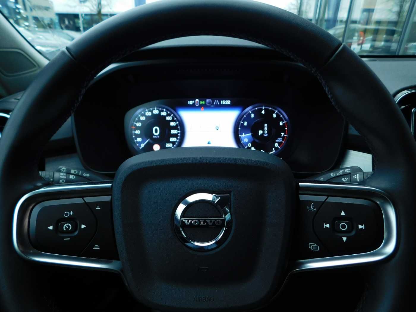 Fahrzeugabbildung Volvo XC40 T3 Geartronic Momentum Pro 'SHZ, LED, ALU'