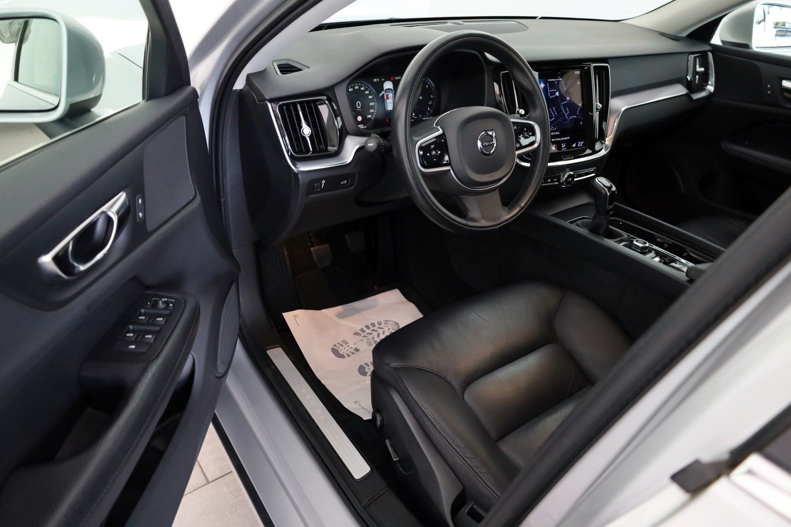 Fahrzeugabbildung Volvo V60 Kombi Momentum Pro Leder,Navi,LED,Kamera,App