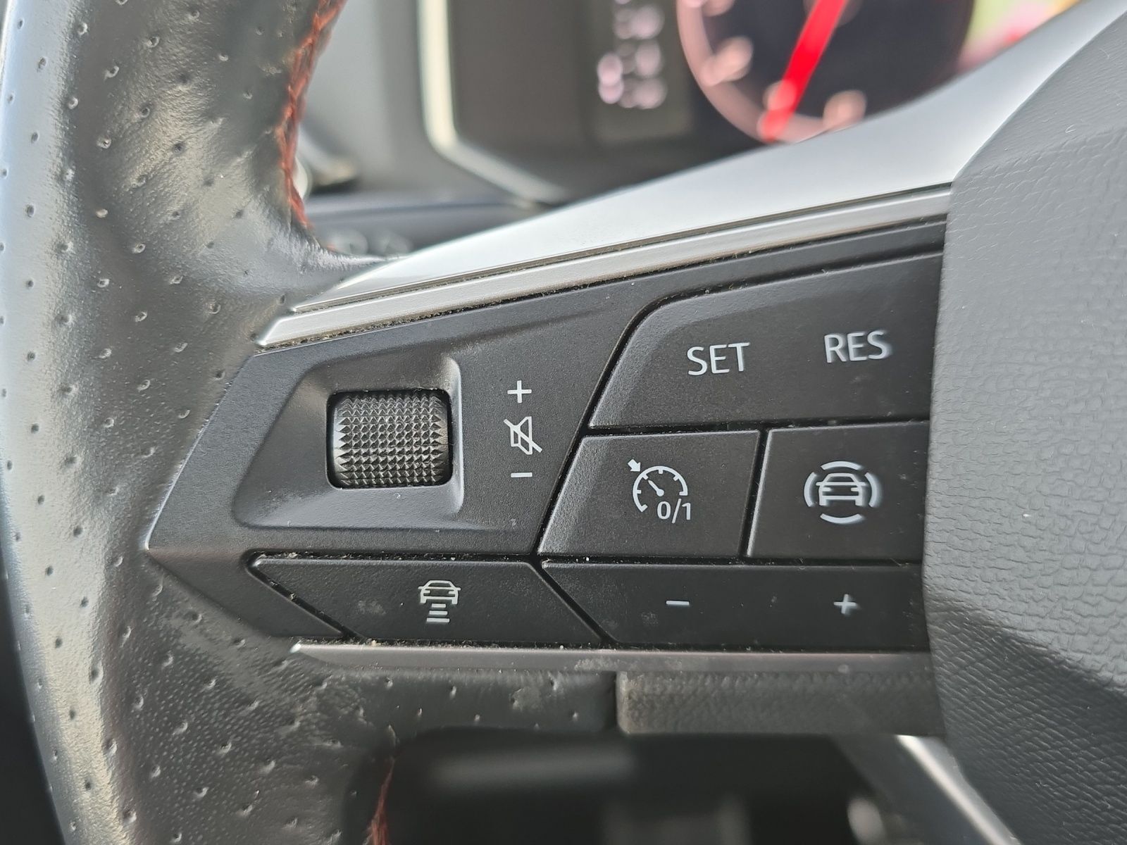 Fahrzeugabbildung SEAT Tarraco FR 1.5 TSI ACT ACC LED NAVI AHZ