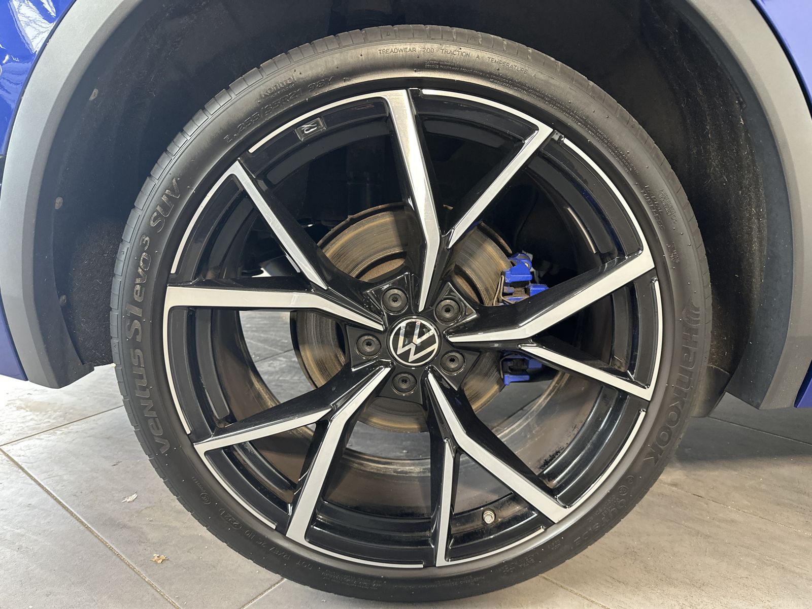 Fahrzeugabbildung Volkswagen Tiguan R 4M NAV+MATRIX+PANO+AHK+ACC+KAMERA+21ZO