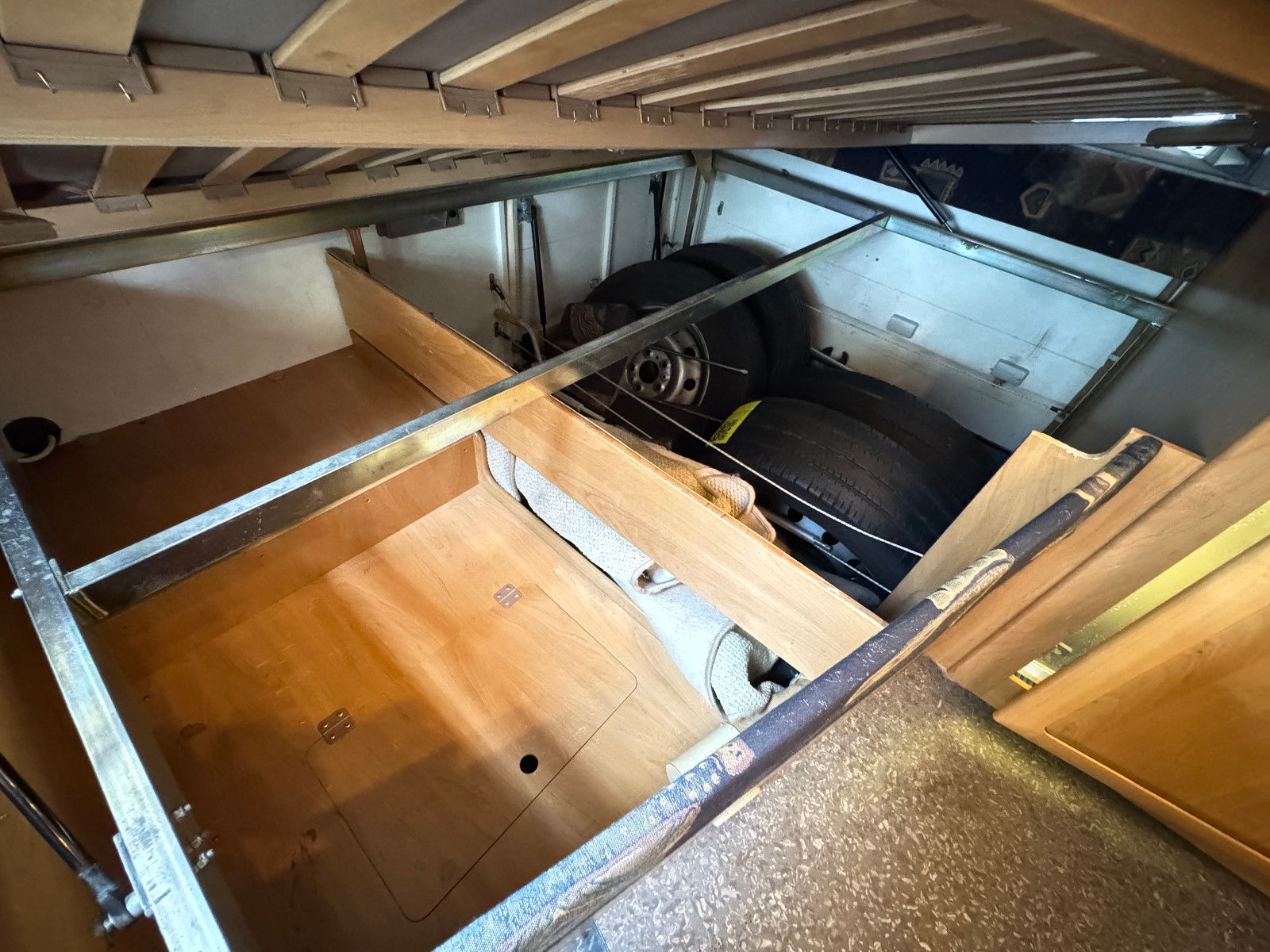 Fahrzeugabbildung HYMER / ERIBA / HYMERCAR B 574 MF HUBBETT SAT TV KLIMA KAMERA MARKISE 1H
